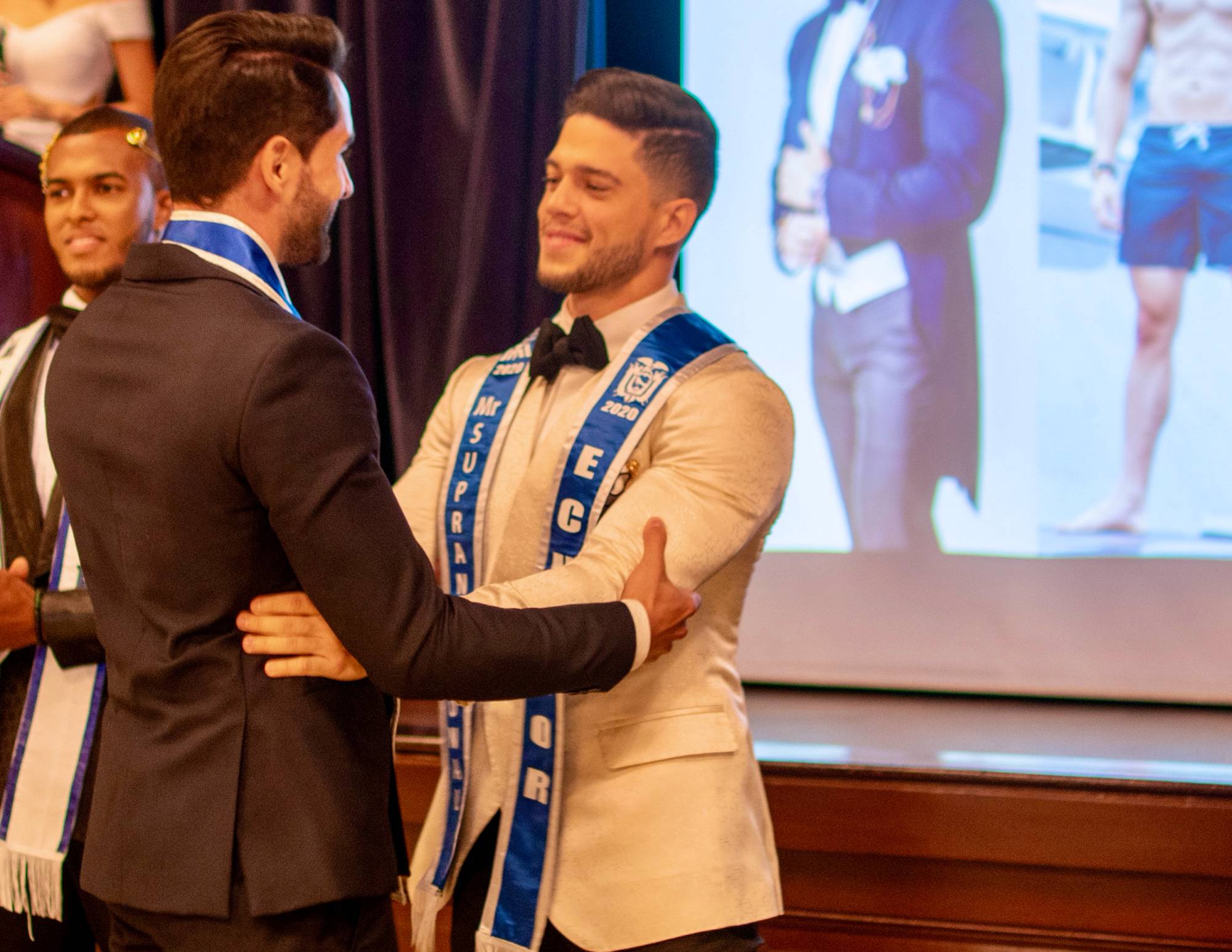 2019 Nicolas Asanza passing his title to Mister Supranational Ecuador 2021 Mario Iglesias