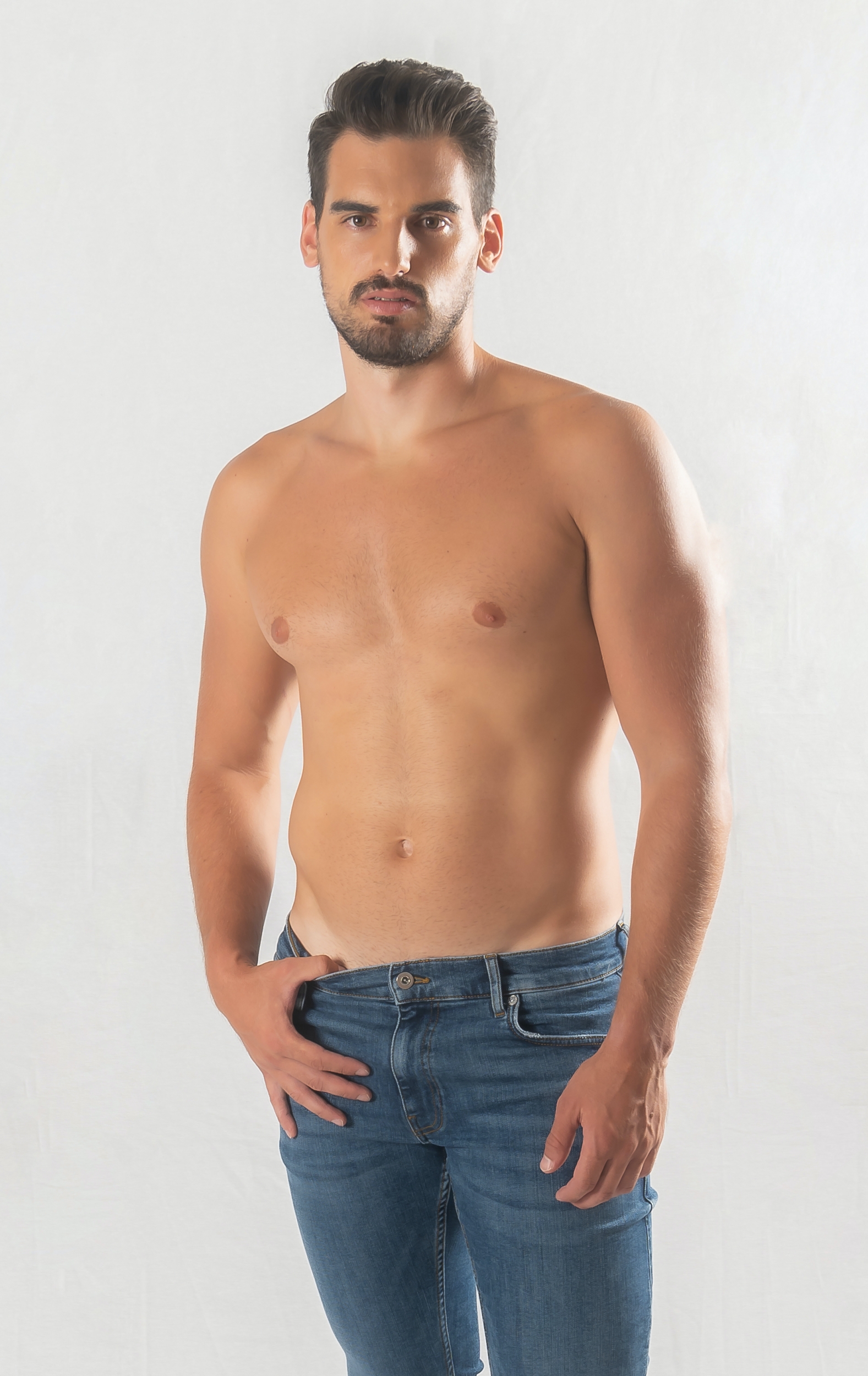 Joaquin Aguilar Mister RNB Cadiz 2021 Cuerpo
