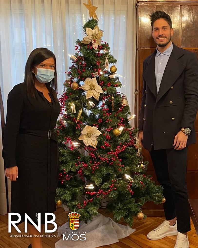 Iván Álvarez, Mister RNB España Pontevedra 2022, es recibido por la Alcaldesa de Mos Nidia Arévalo 2