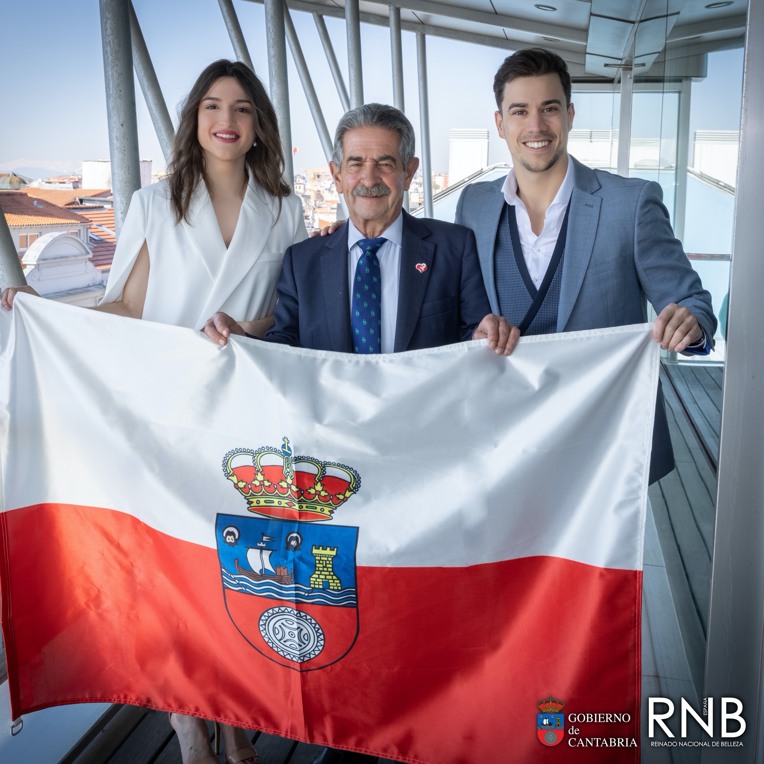 Miguel Angel Revilla Presidente de Cantabria recibe a Miss Mister RNB Cantabria 2022 Alba Ariz Sergio Noriega Fotografia Mario Merin 1