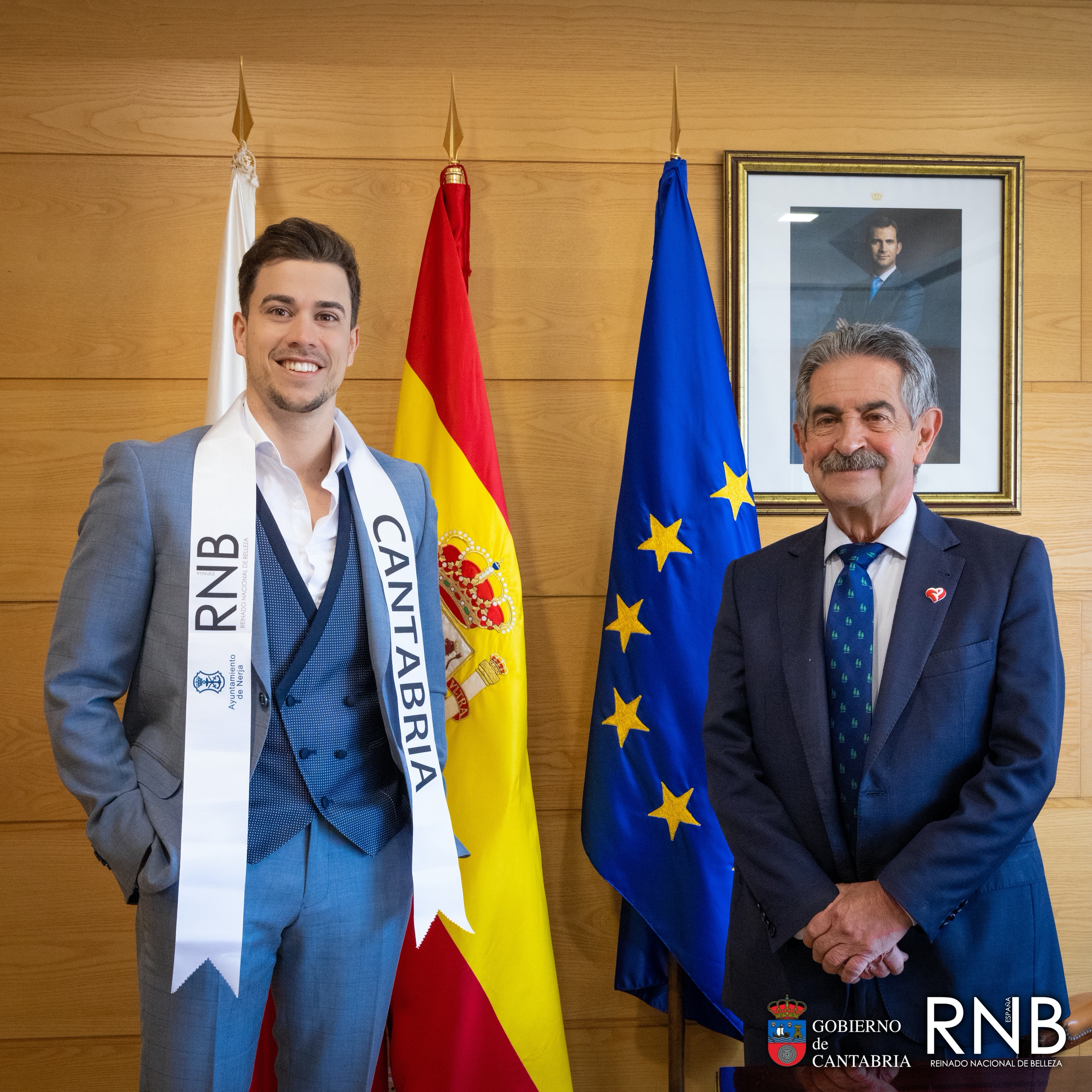 Miguel Angel Revilla Presidente de Cantabria recibe a Miss Mister RNB Cantabria 2022 Alba Ariz Sergio Noriega Fotografia Mario Merin 2
