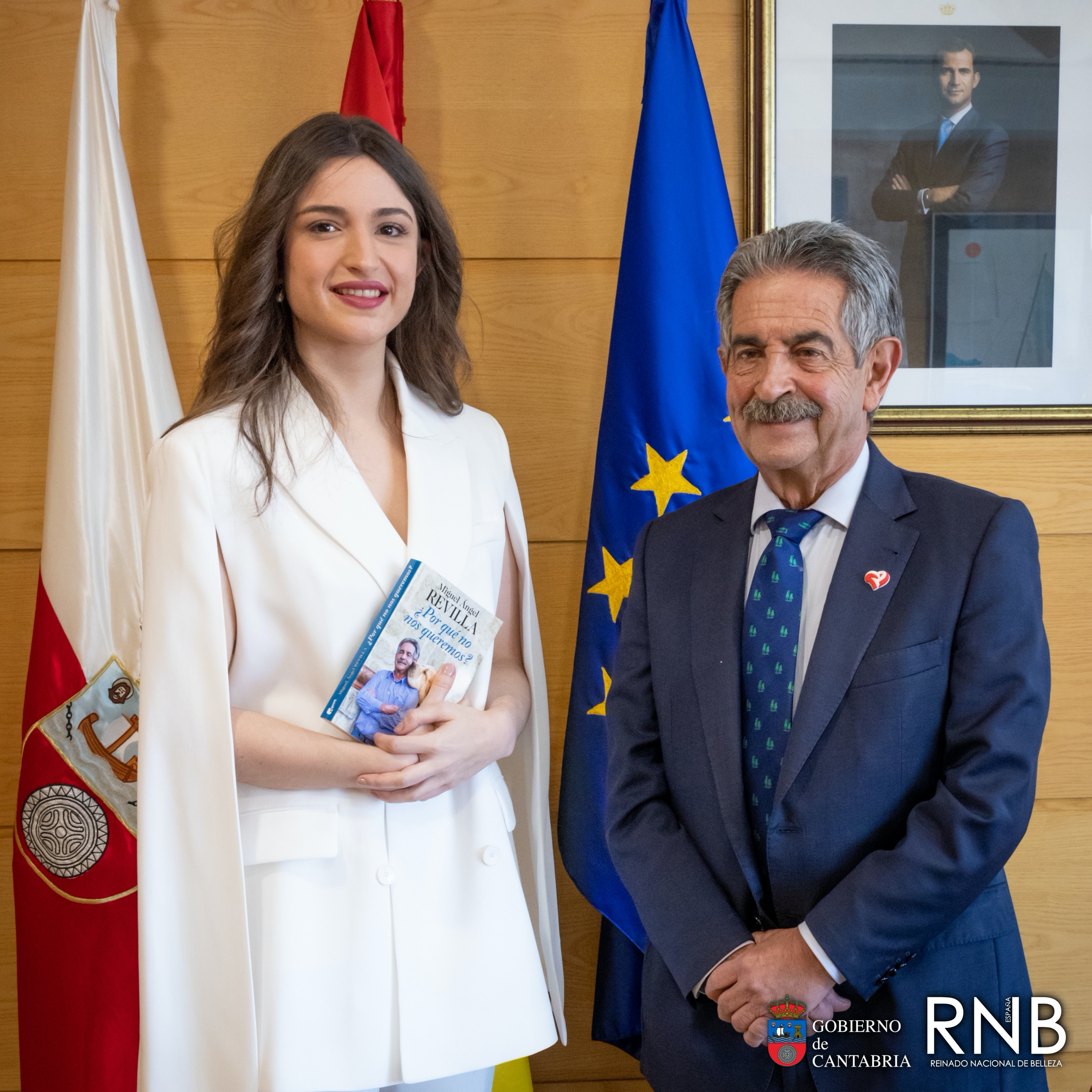 Miguel Angel Revilla Presidente de Cantabria recibe a Miss Mister RNB Cantabria 2022 Alba Ariz Sergio Noriega Fotografia Mario Merin 3