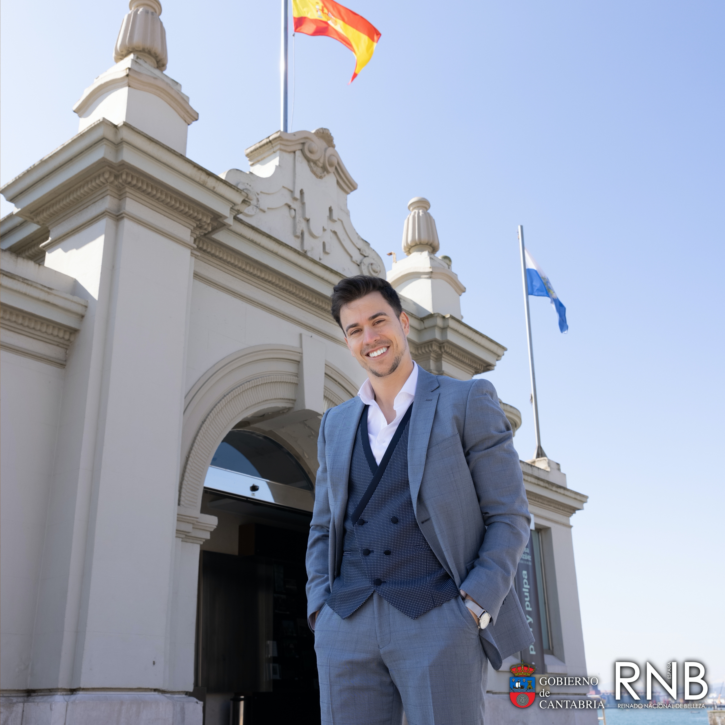 Miguel Angel Revilla Presidente de Cantabria recibe a Miss Mister RNB Cantabria 2022 Alba Ariz Sergio Noriega Fotografia Mario Merin 4