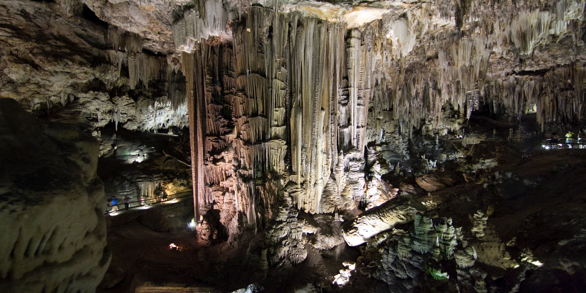 Cueva de Nerja sede de Mister RNB España 2022