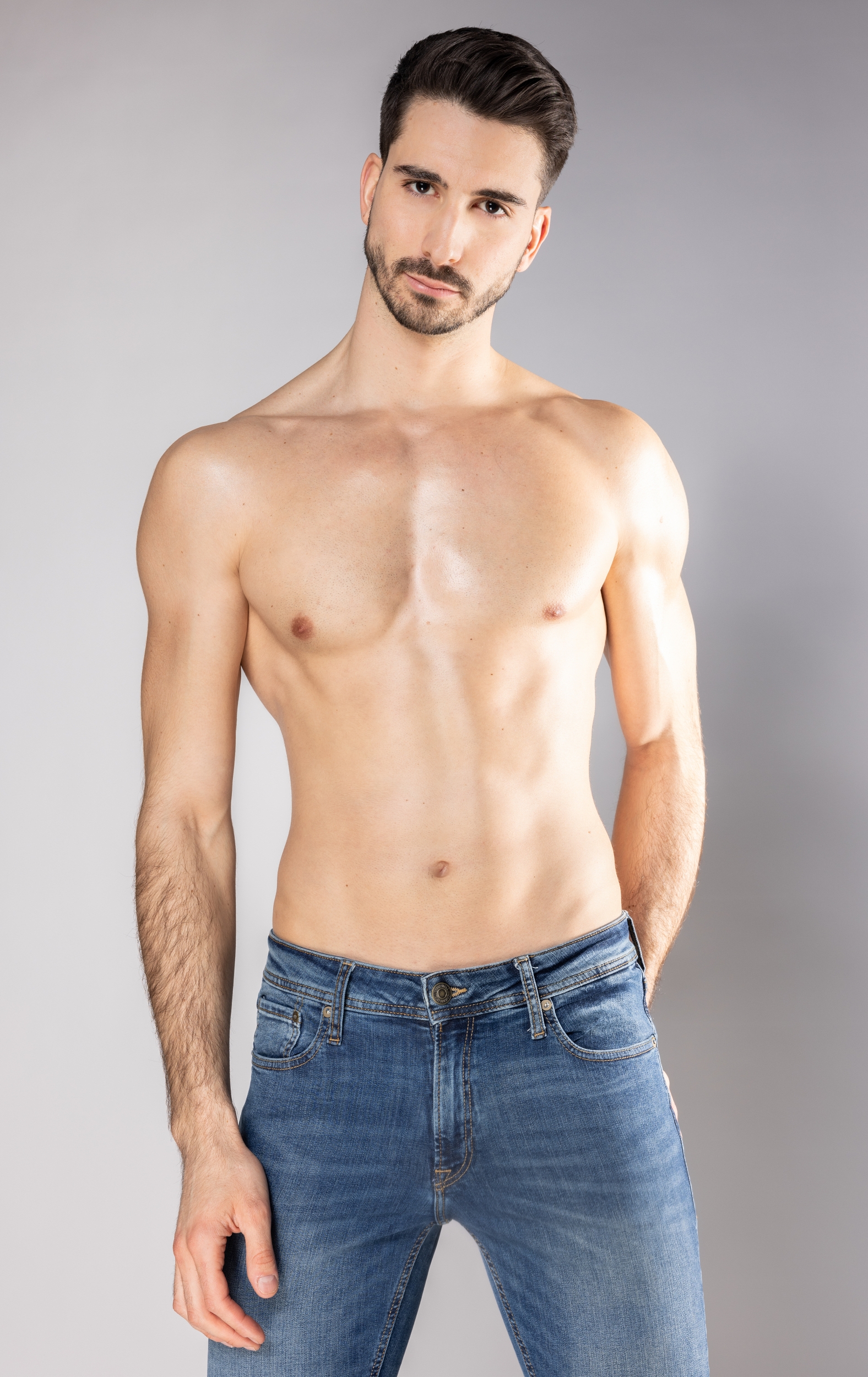 Mister RNB Huesca 2023 Alvaro Germes Profile Half Body Shot