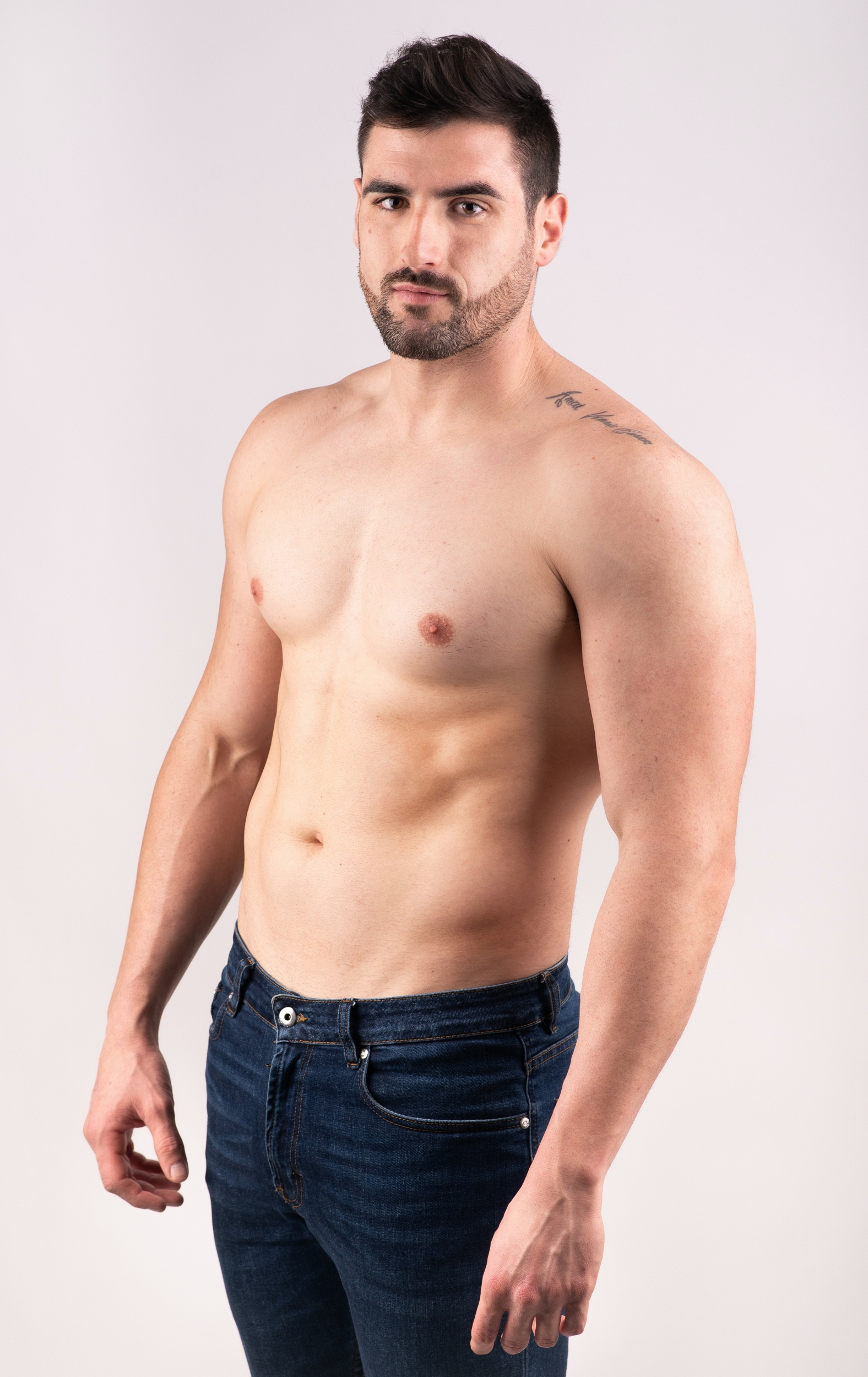 Mister RNB Tarragona 2023 Xavier Flo Profile Half Body Shot