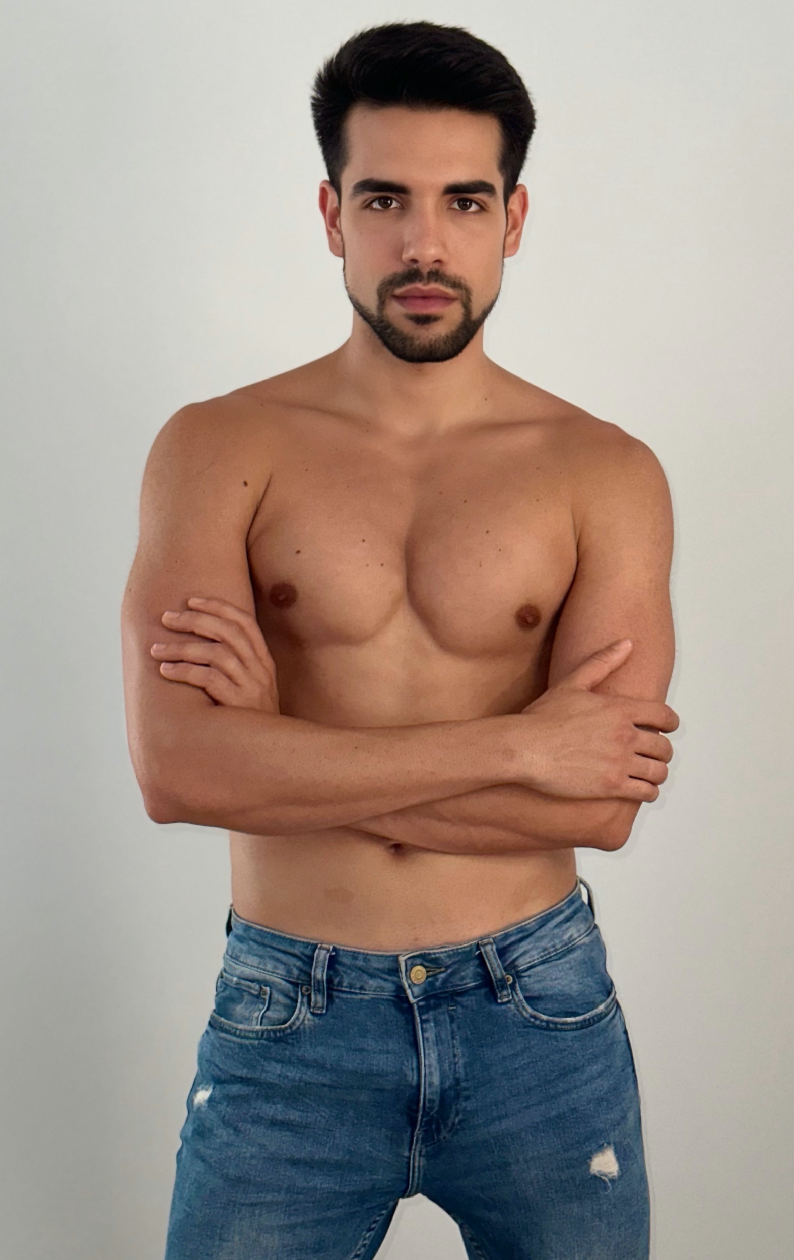 Mister RNB Cordoba 2023 Rodrigo Arenas Profile Half Body Shot