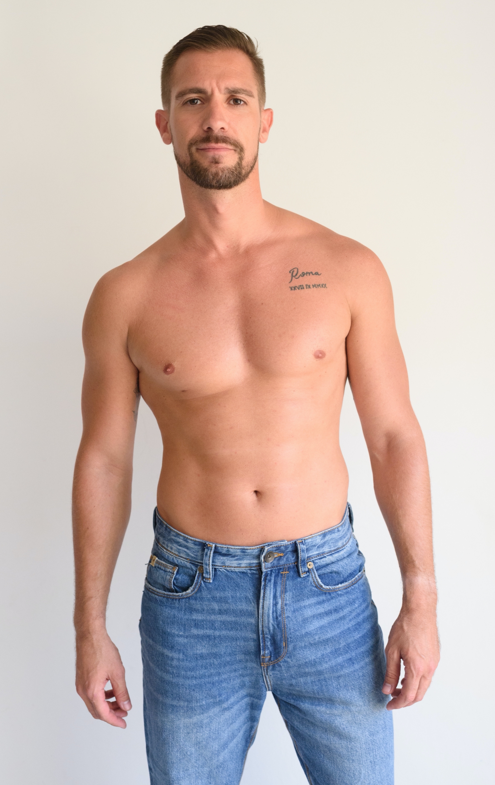 Mister RNB Melilla 2023 Carlos Diaz Profile Half Body Shot