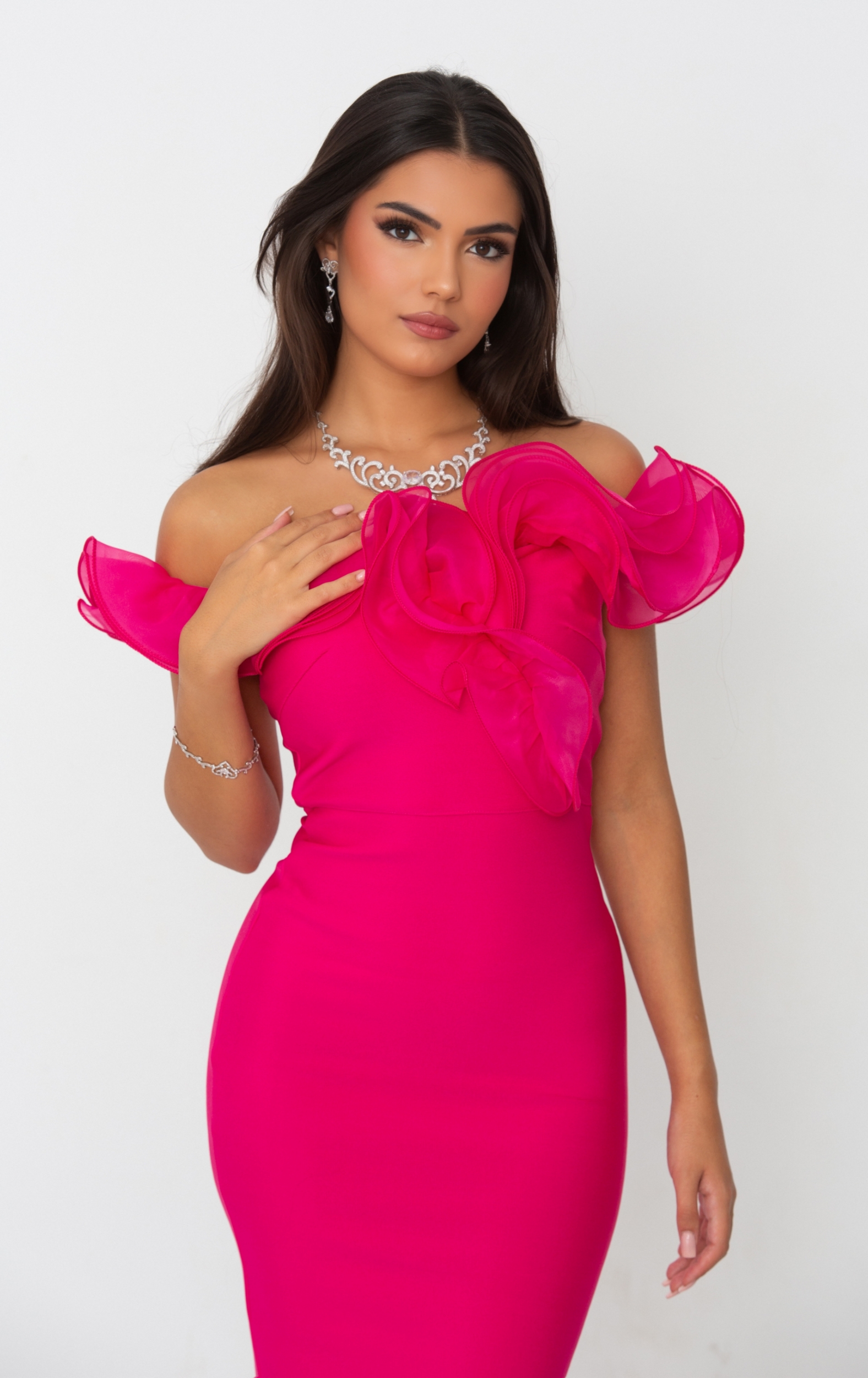 Miss RNB Caceres 2024 Laura Sanandres Profile Half Body Shot