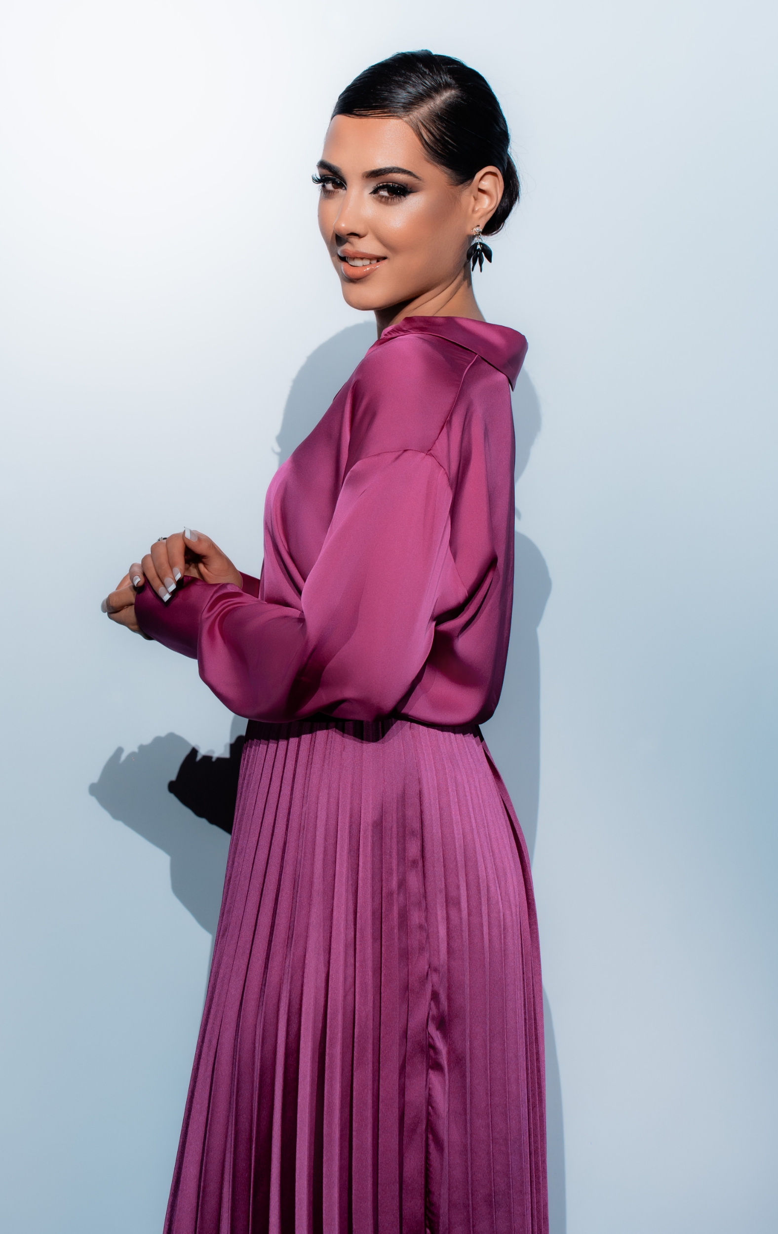 Miss RNB Leon 2024 Raquel Oliva Profile Half Body Shot