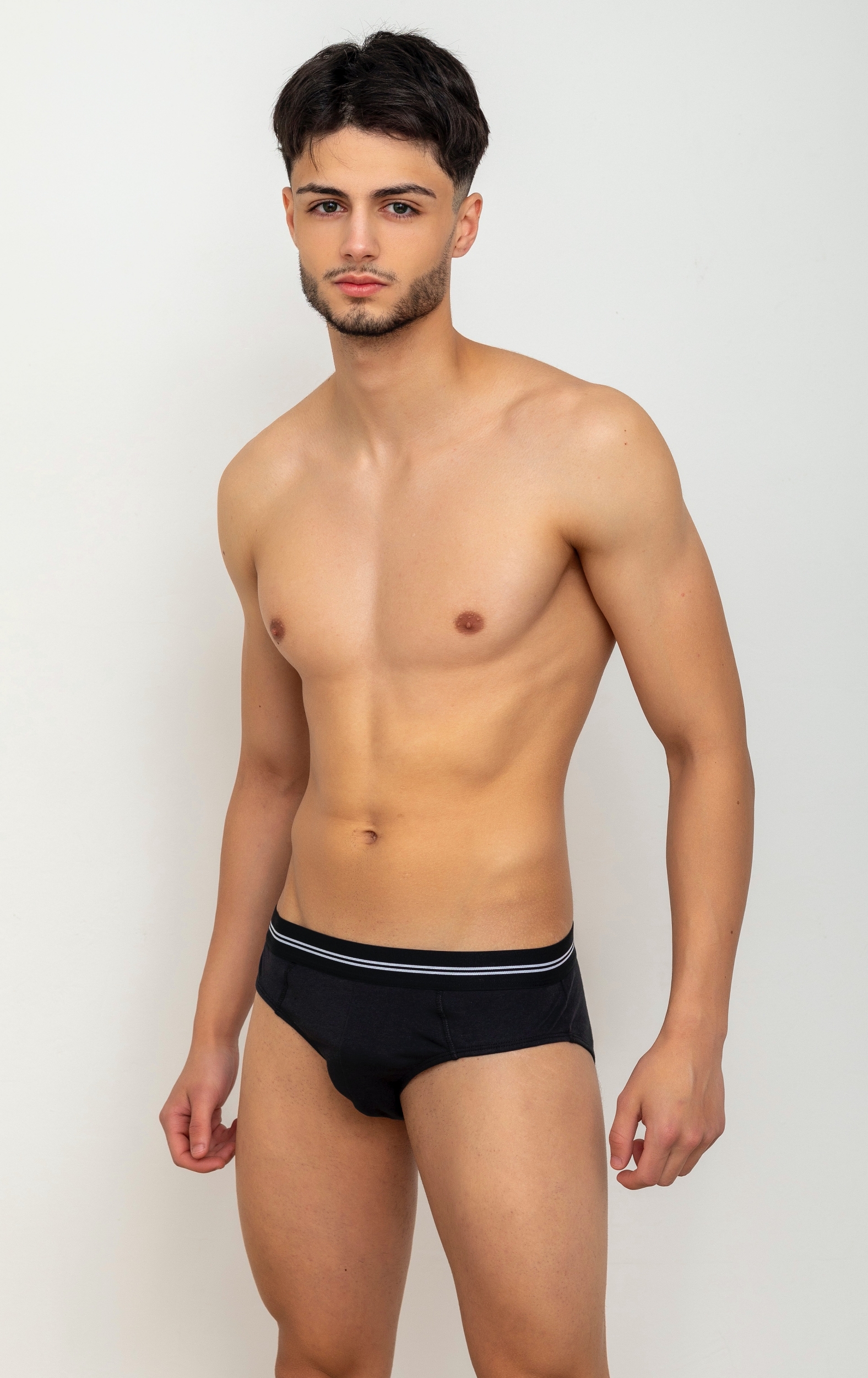 Mister RNB Melilla 2025 Darian Garcia Profile Half Body Shot