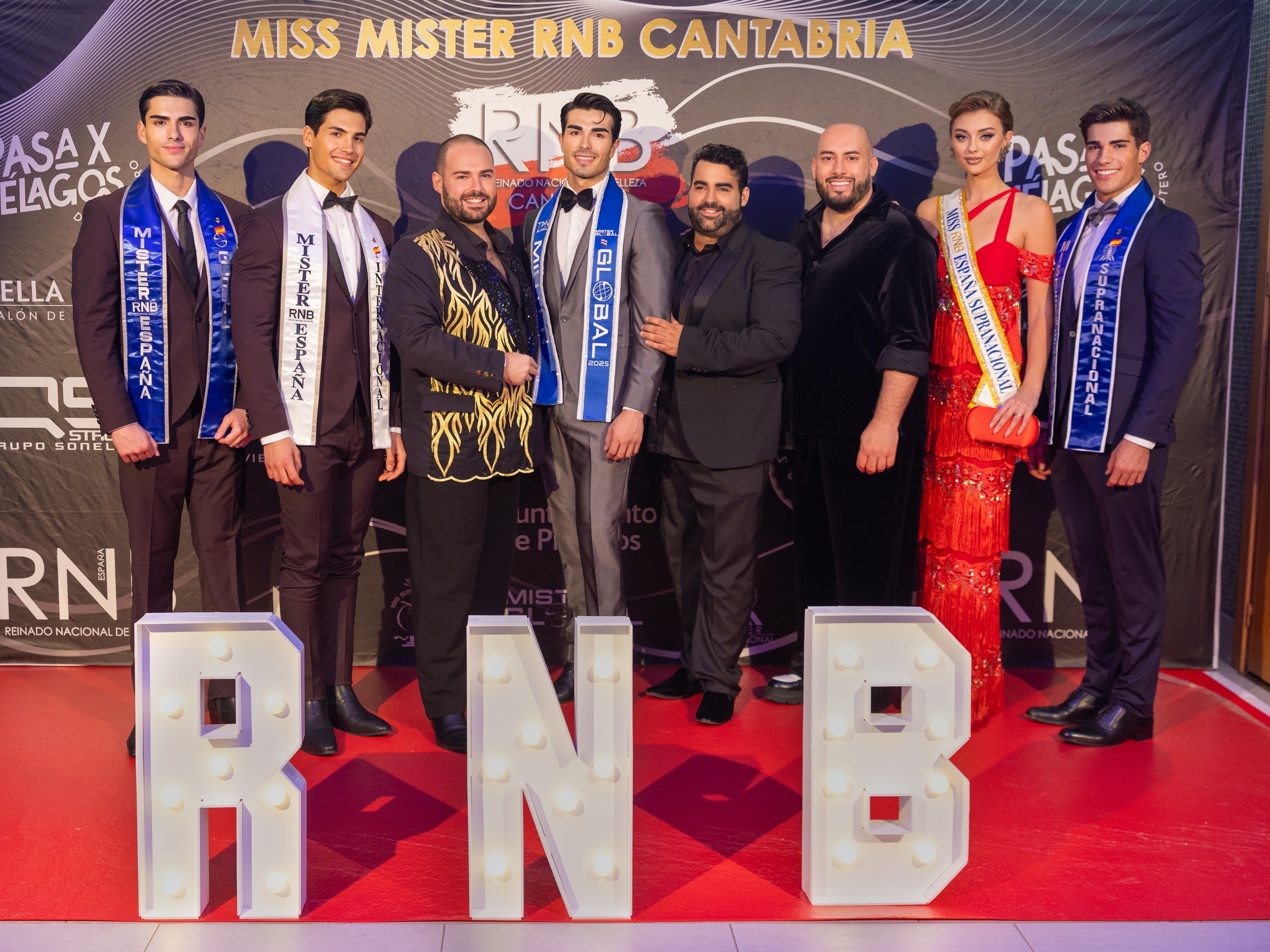Jesus Bueno Juan Delgado Abel Villamor Ricard Lorenzo Alejandro Ortega Mario Merin Nelly Mestre Guillermo Lago Miss Mister RNB Cantabria 2026 alfombra roja