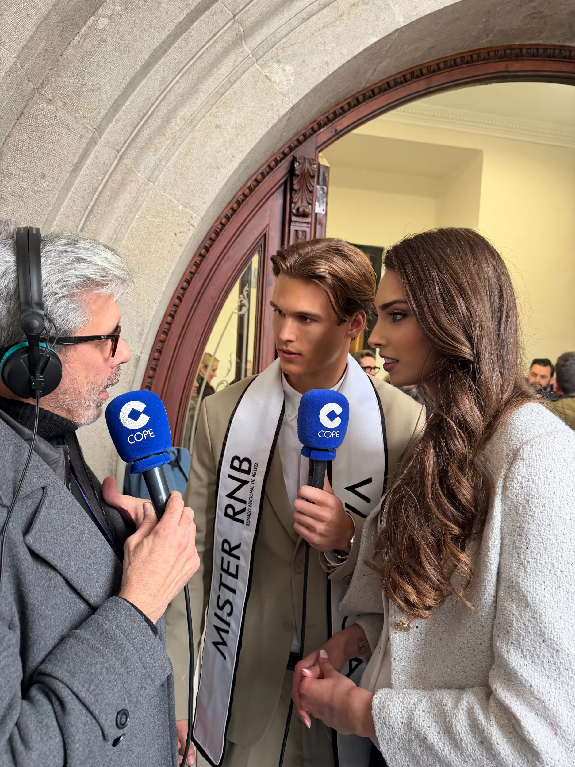 Mascleta Fallas 2026 Miss Mister RNB Valencia 2026 Carlos Salvador Irene Cabrera 7 Ayuntamiento Balcon COPE